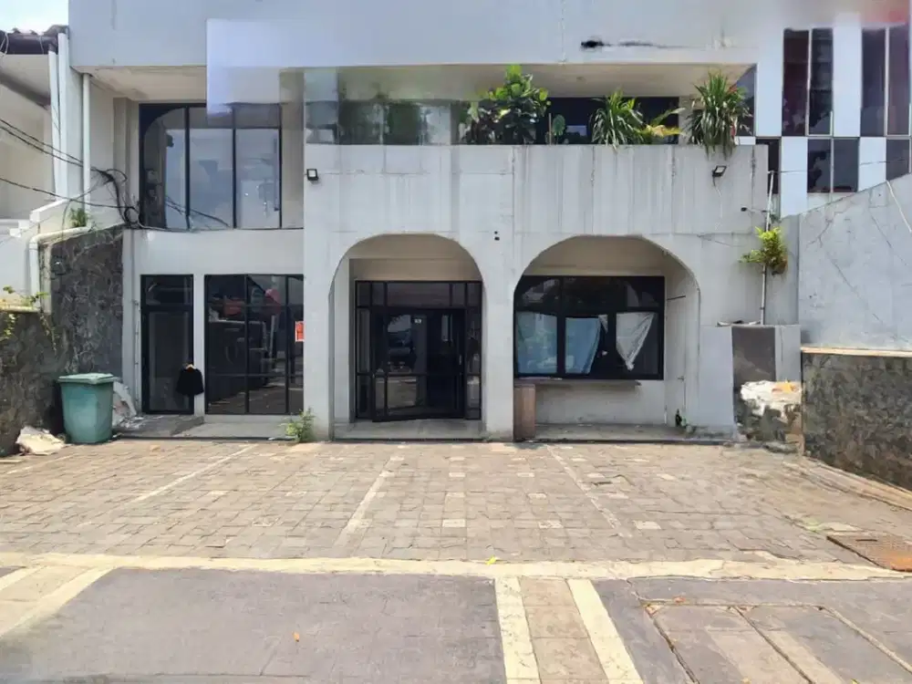 DISEWAKAN RUANG USAHA 2 LANTAI EX RESTO SALON AREA SENOPATI KEBAYORAN BARU