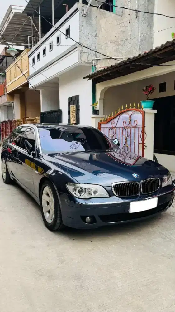 Mobil BMW 735LI 2002