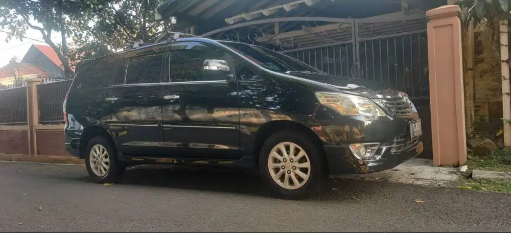 Toyota Kijang Innova V Luxury MT (2012)