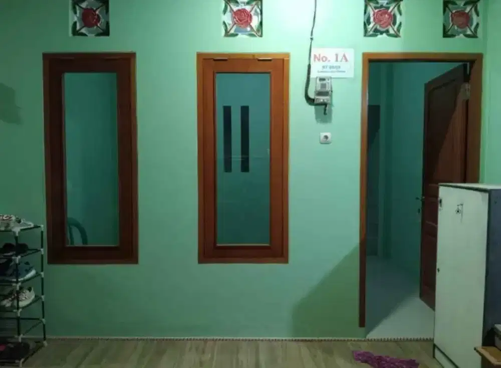 Dikontrakkan RUMAH 2 Lantai ½. Tahunan