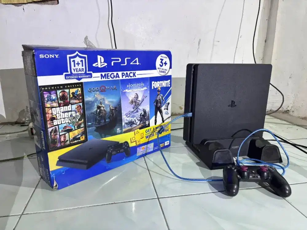 Playstation / PS4 Slim 1Tb