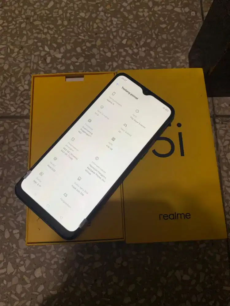 realme 5i 4/64 ,