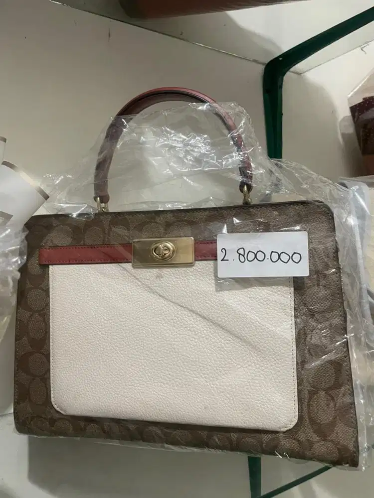Tas Second Coach Lane Carryall bag in colorblock signature canvas.