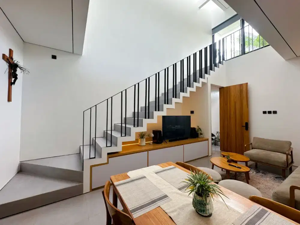 dijual rumah full furnish di jl damai dekat kaliurang palagan utara UGM