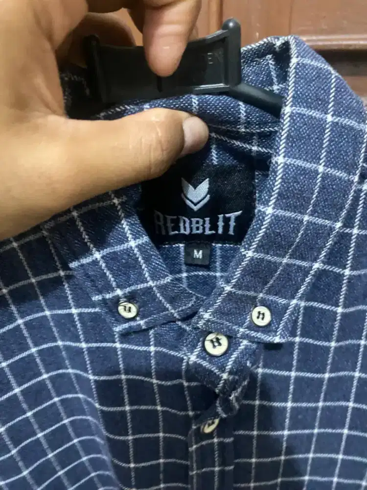 Kemeja motif lengan panjang