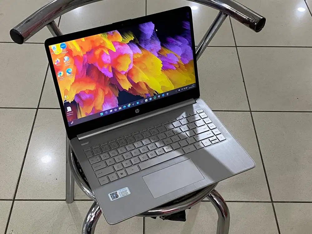 Laptop HP 14s-dq5557TU/Intel Core i3-1215U/Ram 8GB/SSD 512GB