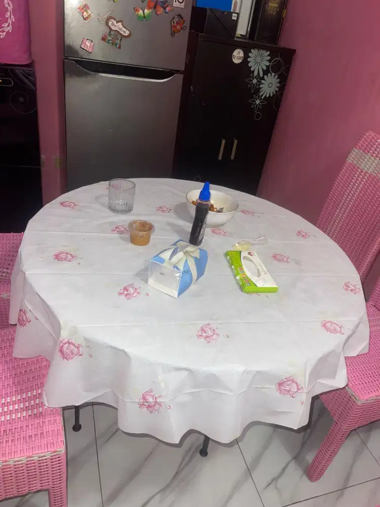 Jual meja makan bulat dengan 4 kursi