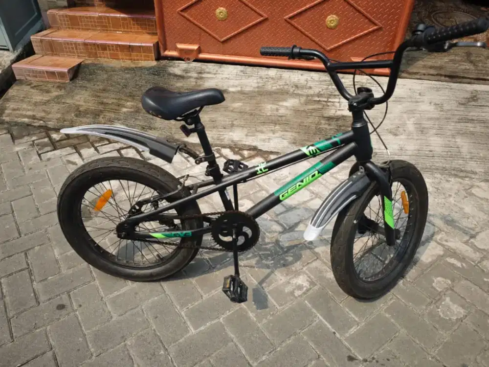 Sepeda Genio 20in model BMX ban. Lebar