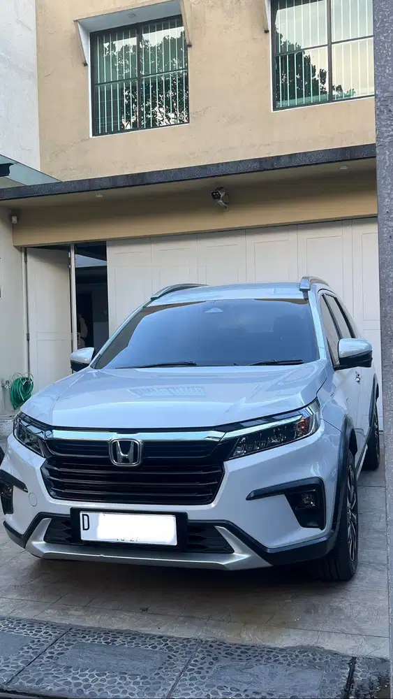 Honda BRV prestige sensing at 2022 putih km 27rb