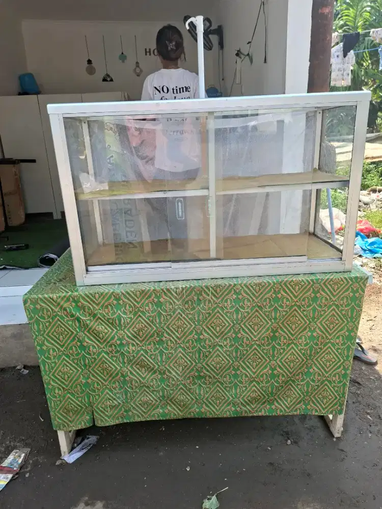 DiJUAL ETALASE USAHA