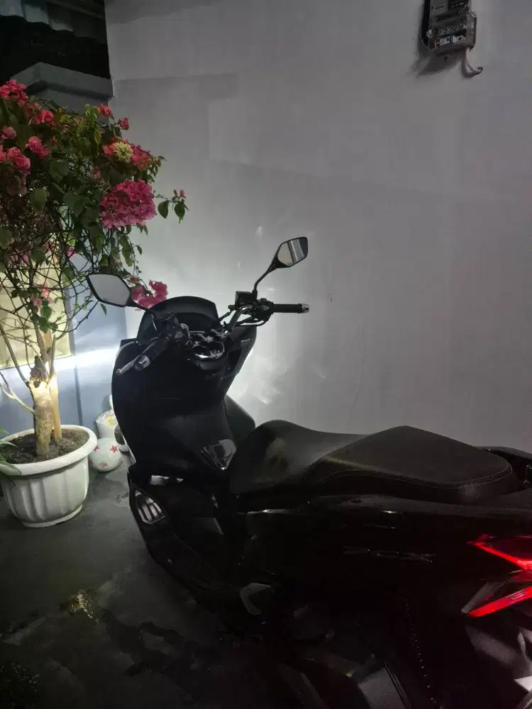 Motor PCX ABS warna hitam