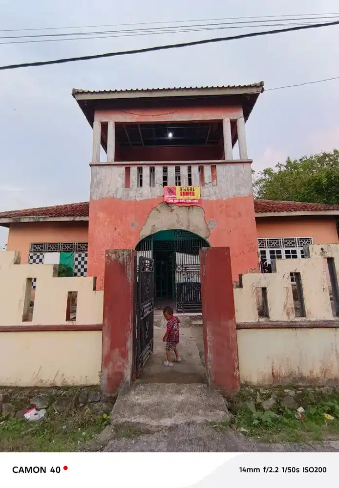 DI JUAL RUMAH 2 LANTAI STRATEGIS