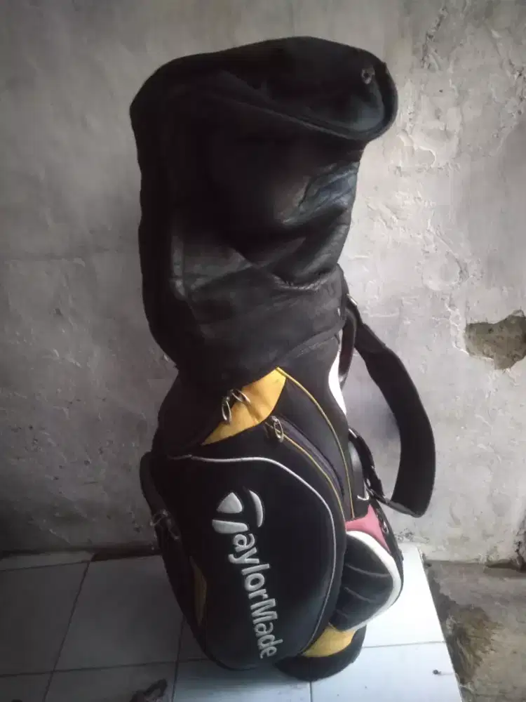 Jual stikgolf dan tas golf 2biji masih bagus layak pakai