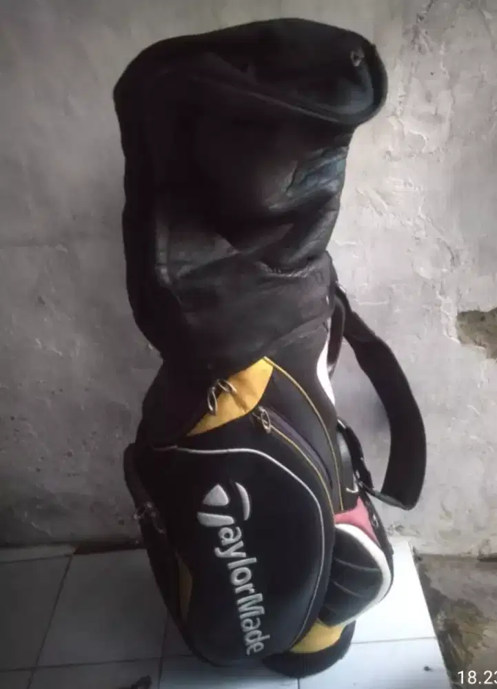 Jual stikgolf dan tas golf 2biji masih bagus layak pakai
