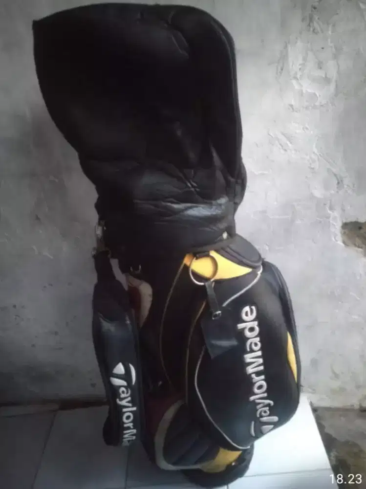 Jual stikgolf dan tas golf 2biji masih bagus layak pakai