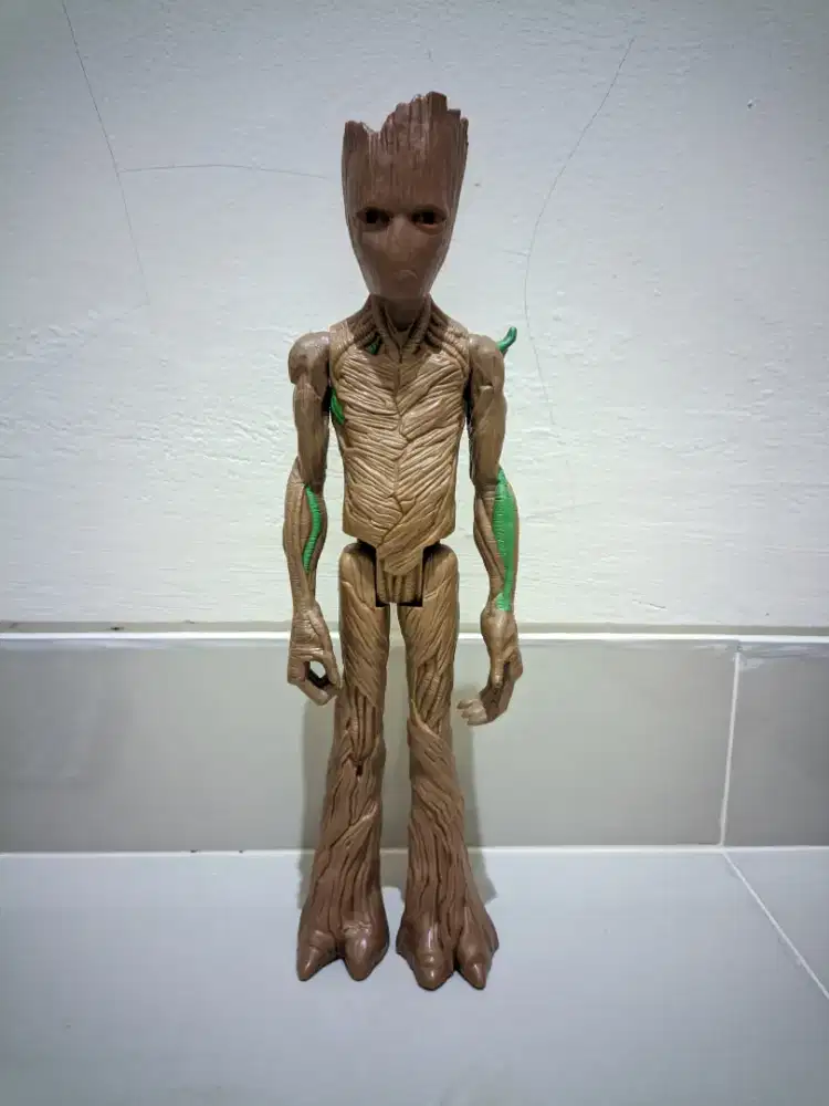 Mainan tokoh Avenger