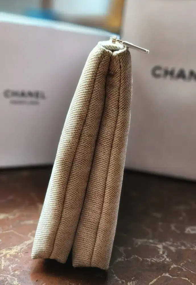 Chan3l pouch make up