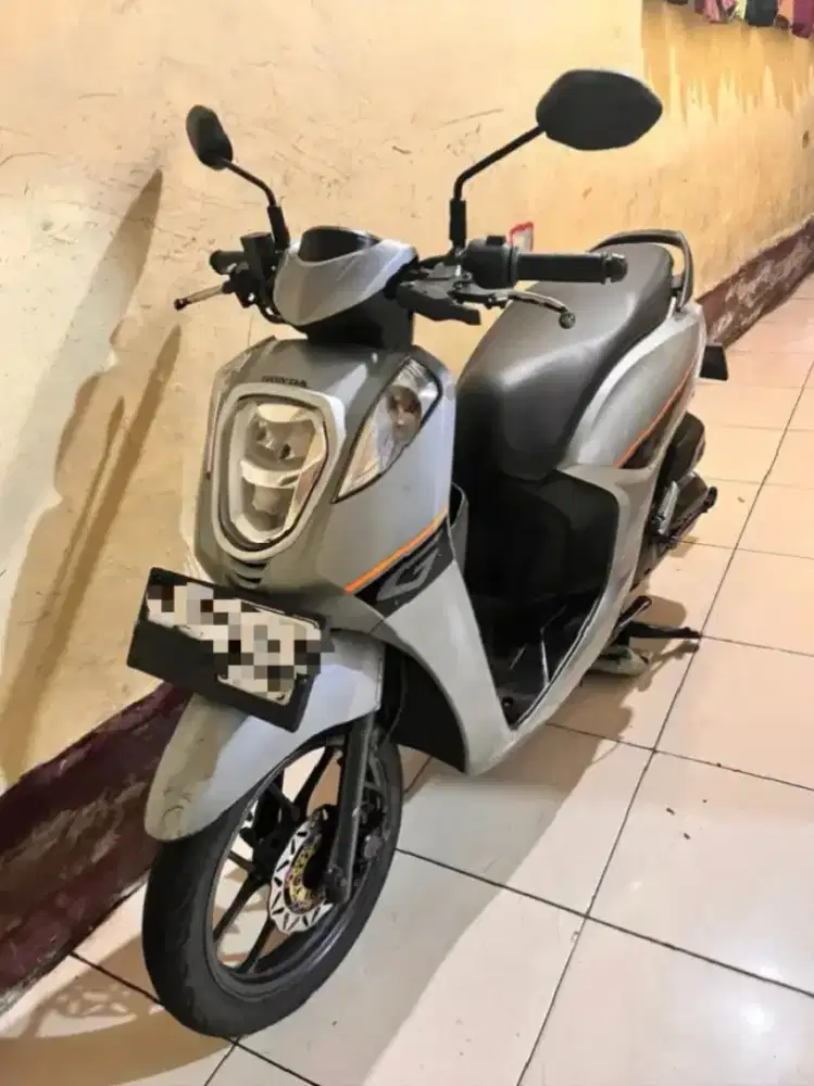 Honda Genio silver