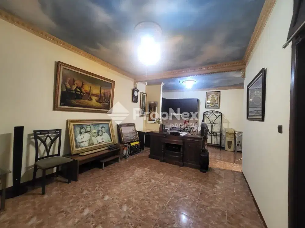 DIJUAL RUMAH BCF 2 LANTAI+PERABOT TENGAH KOTA