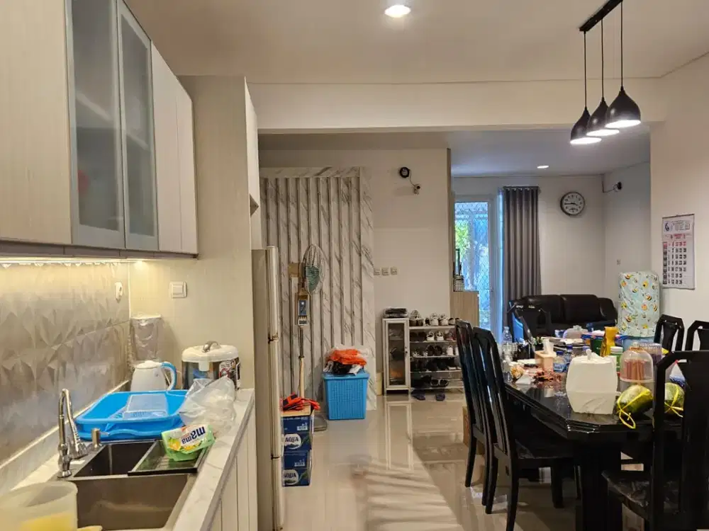 Rumah Citraland Greenlake Surabaya dekat Dengan Pakuwon Mall
