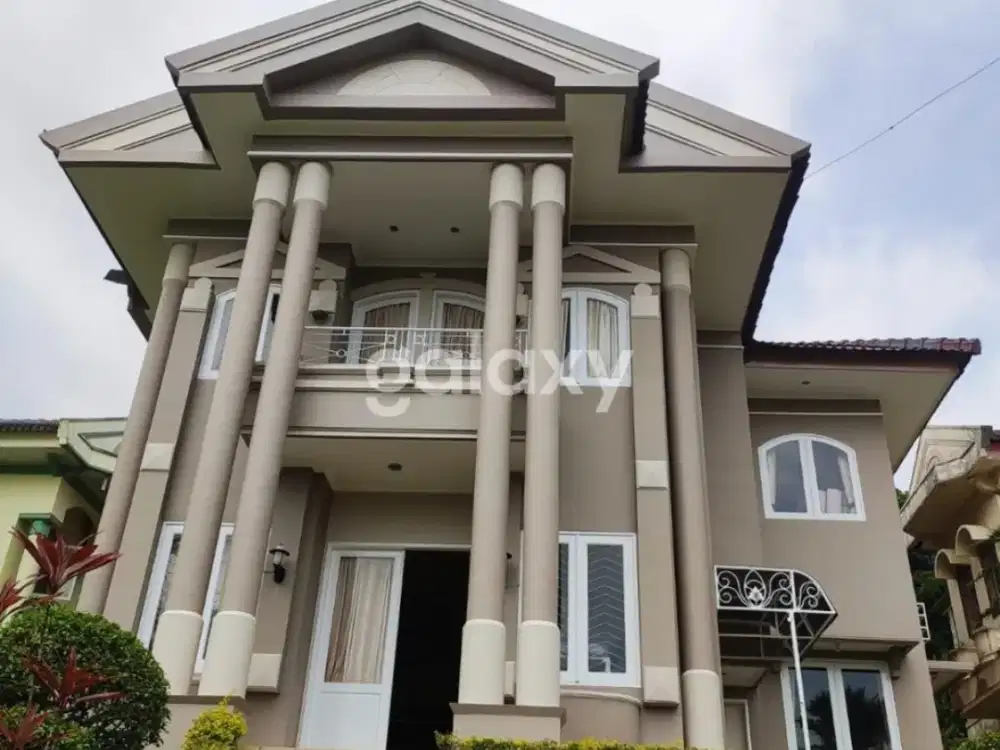 Villa Puncak Trawas dijual siap huni baru direnovasi