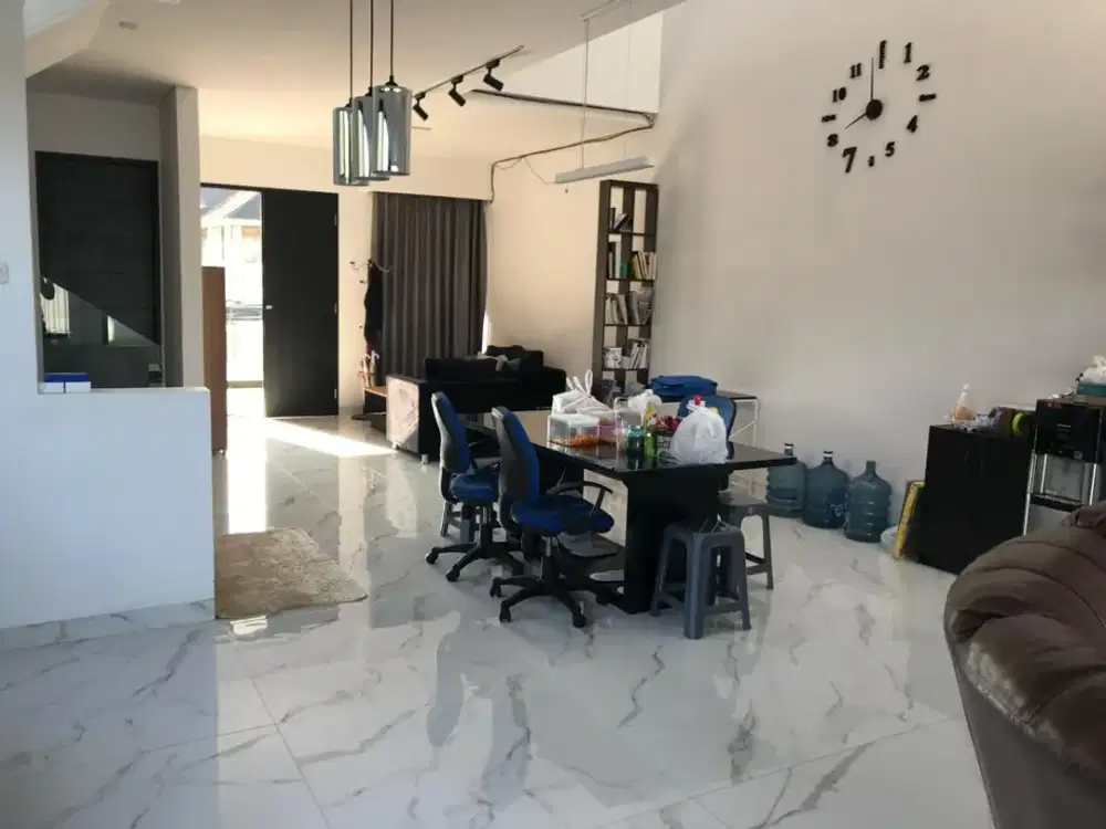 Rumah Modern Semi Furnished di Cipaku Indah