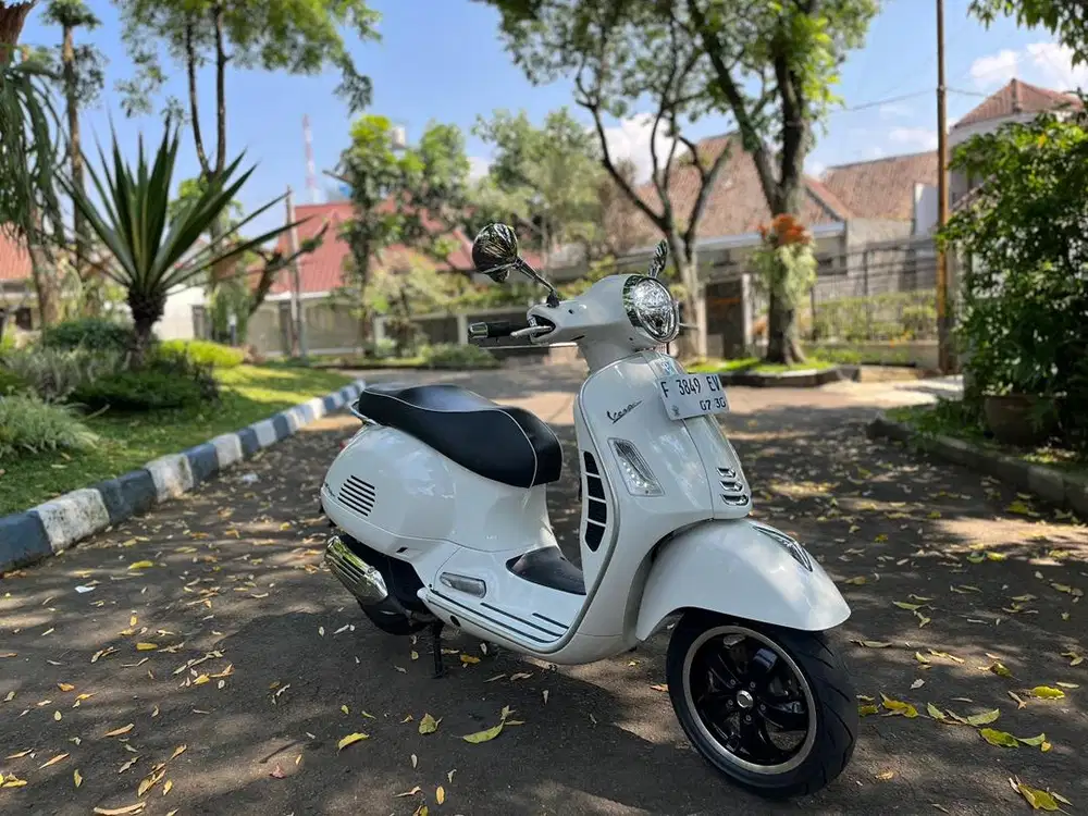 Vespa GTS 2020 4v iget ABS, full original tangan 1 dari beli baru