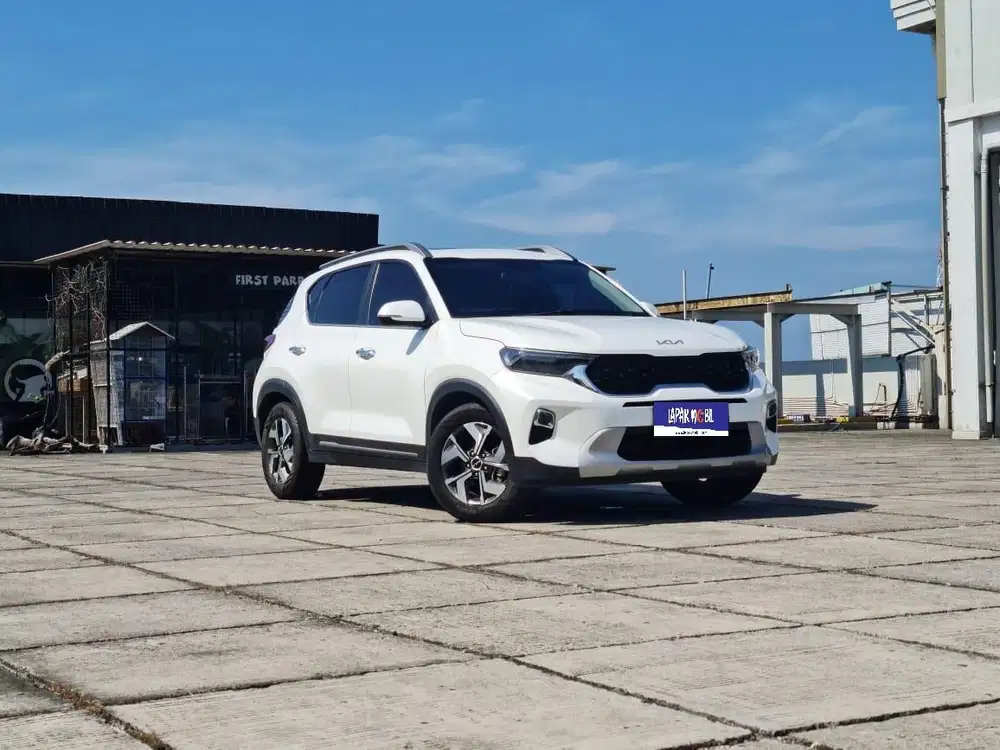 KIA Sonet 1.5 Premiere AT 2022 Putih KM 48RB