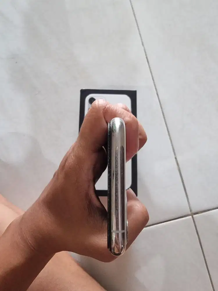 Dijual iphone 11 pro 512 GB