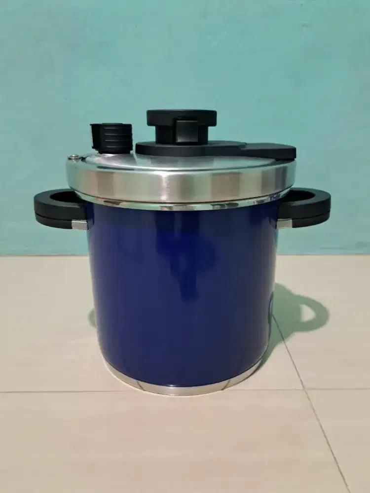 Dijual panci presto merek KUCHE kondisi masih baru ya bisa nego ya