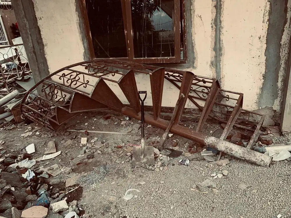 Tangga putar bekas pakai