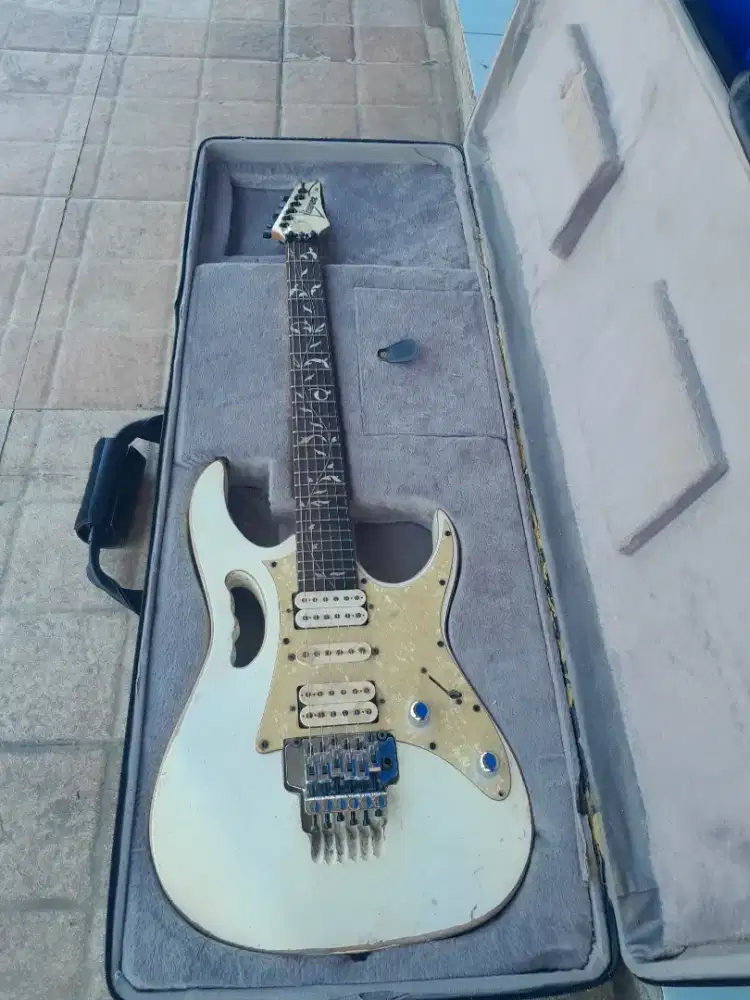 Gitar ibanez kawe palsu replika angkut sama kopernya