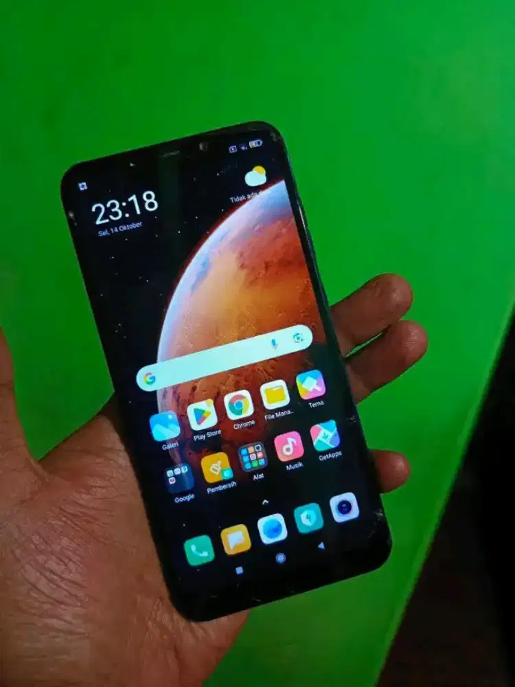 pocophone f1 6/64 snapdragon 845 4g+