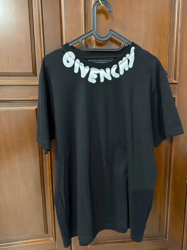 Kaos Givenchy tee tshirt branded Givenchy grafiti logo