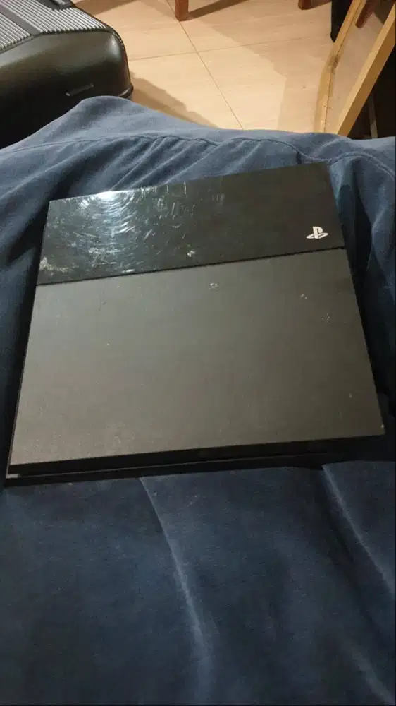 Jual PS 4 dengan 2 stick dan beberapa game lama (harga nego ampe jadi)
