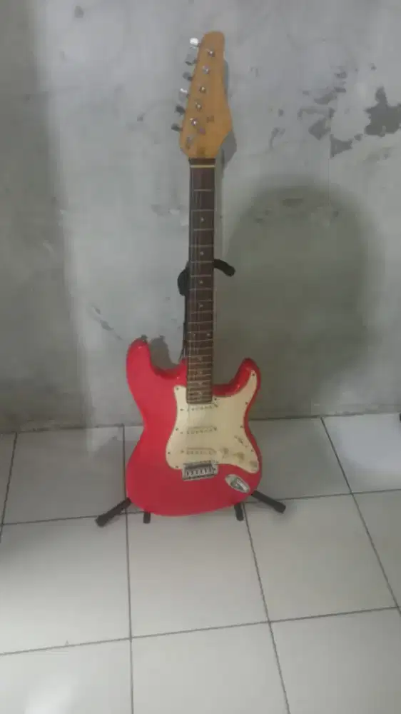 Gitar model strato mirip samick GaK ada merk