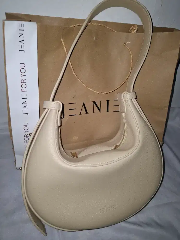 Tas Bahu Wanita JEANIE Warna Cream – Elegan, Simple, dan Kekinian