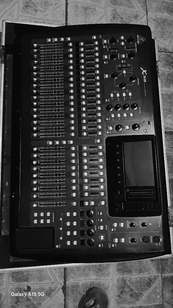 Mixer behringer x32 tombol mika