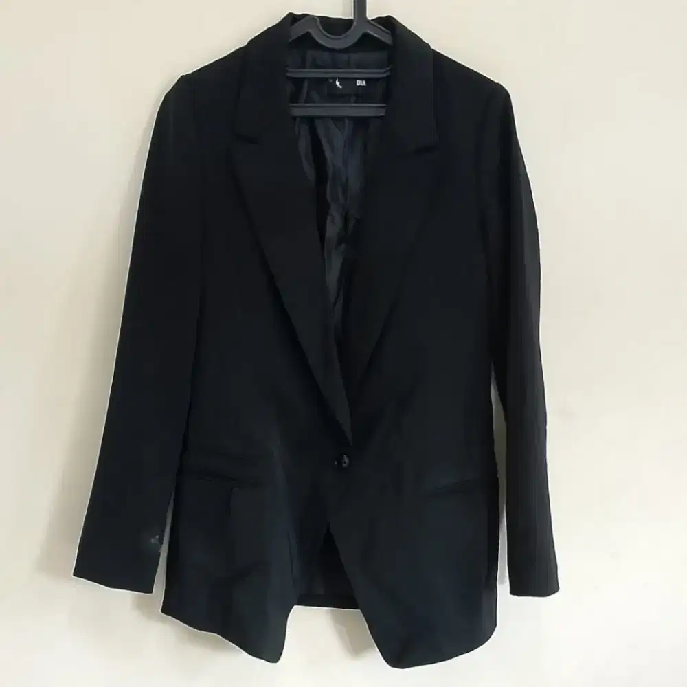 Blazer Hitam DIA