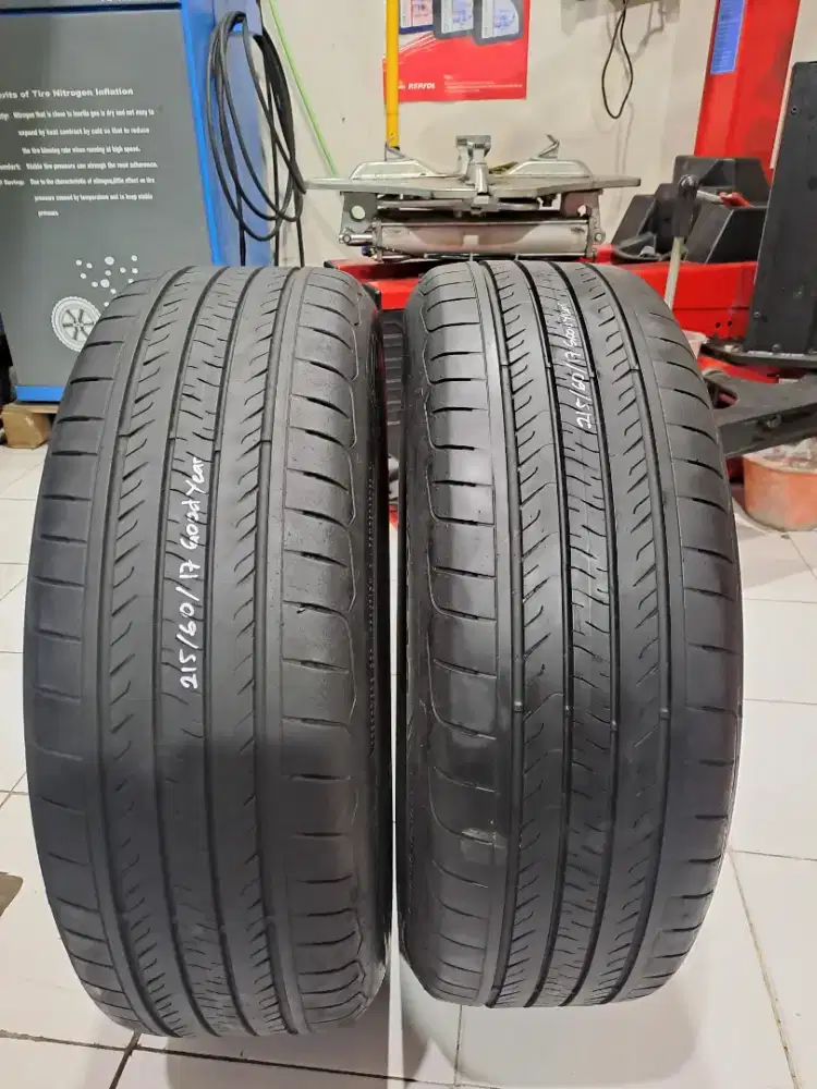 Ban ukuran 215/60/17 Goodyear triple max