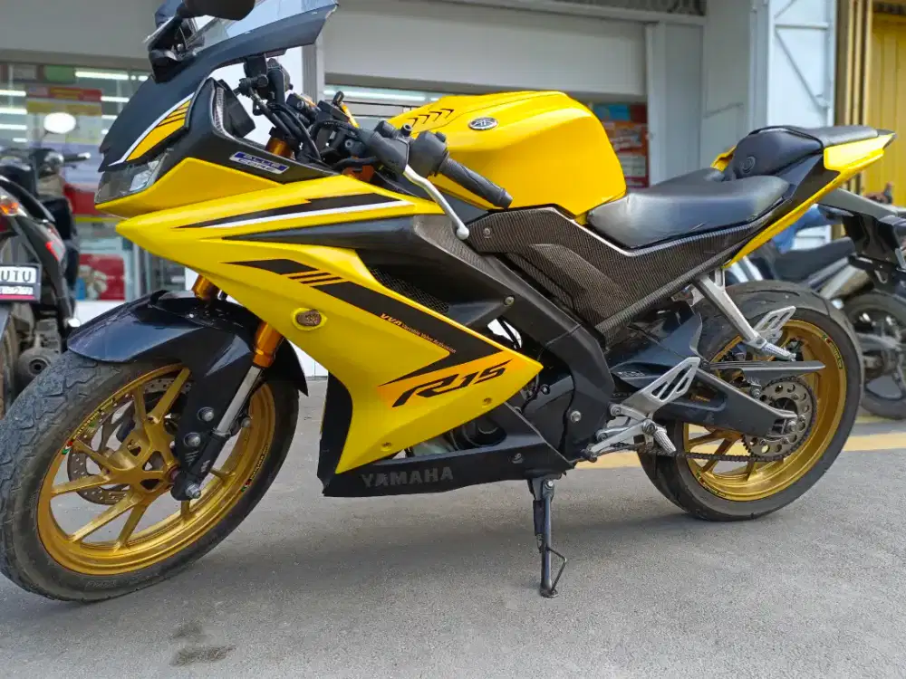 Yamaha R15 V3 LED Tahun 2018 fullOrsinil Mesin Halus Siap tancap Gass