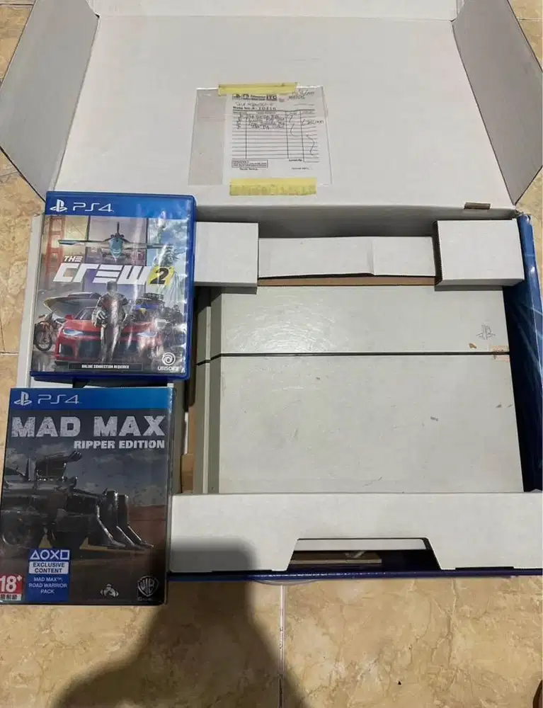 PS4 WHITE 500GB (BONUS 2 KASET)