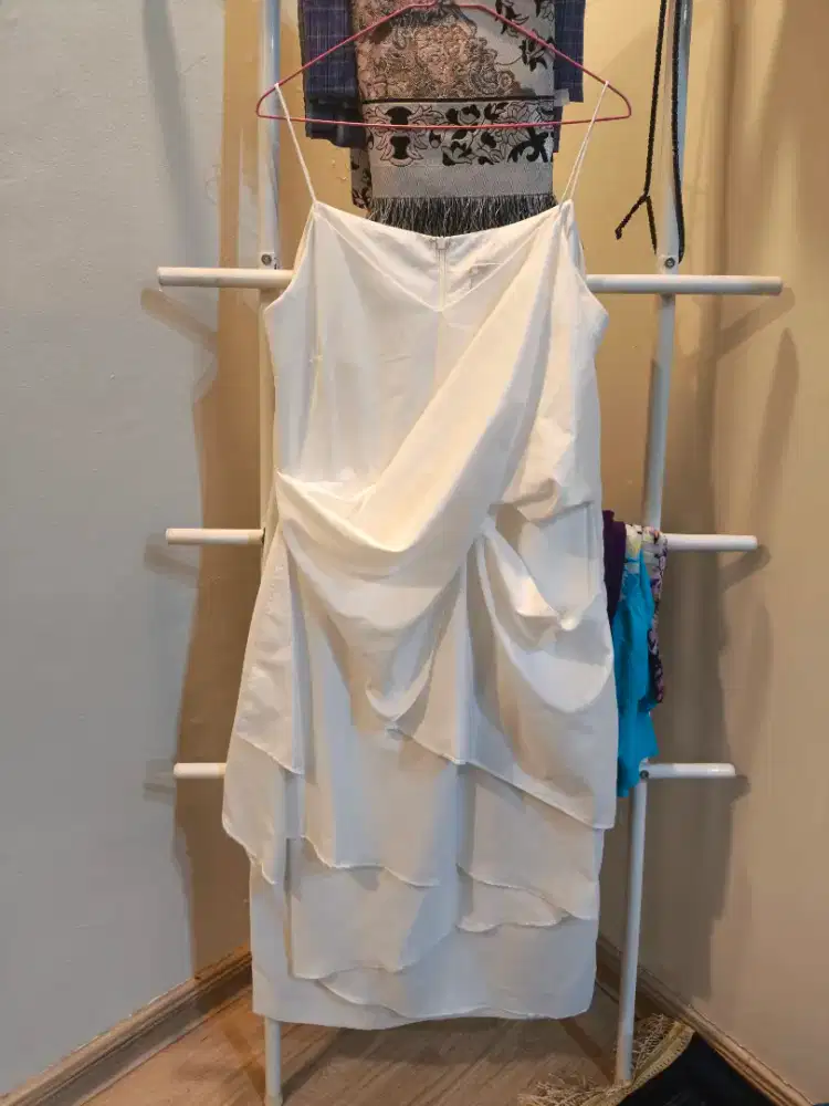 BUSANA PESTA WANITA WHITE PRELOVED