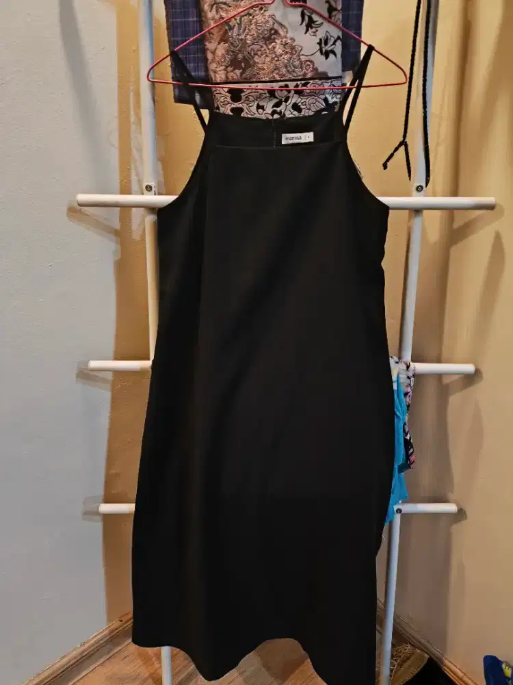 DRESS WANITA TANPA LENGAN PRELOVED AQ
