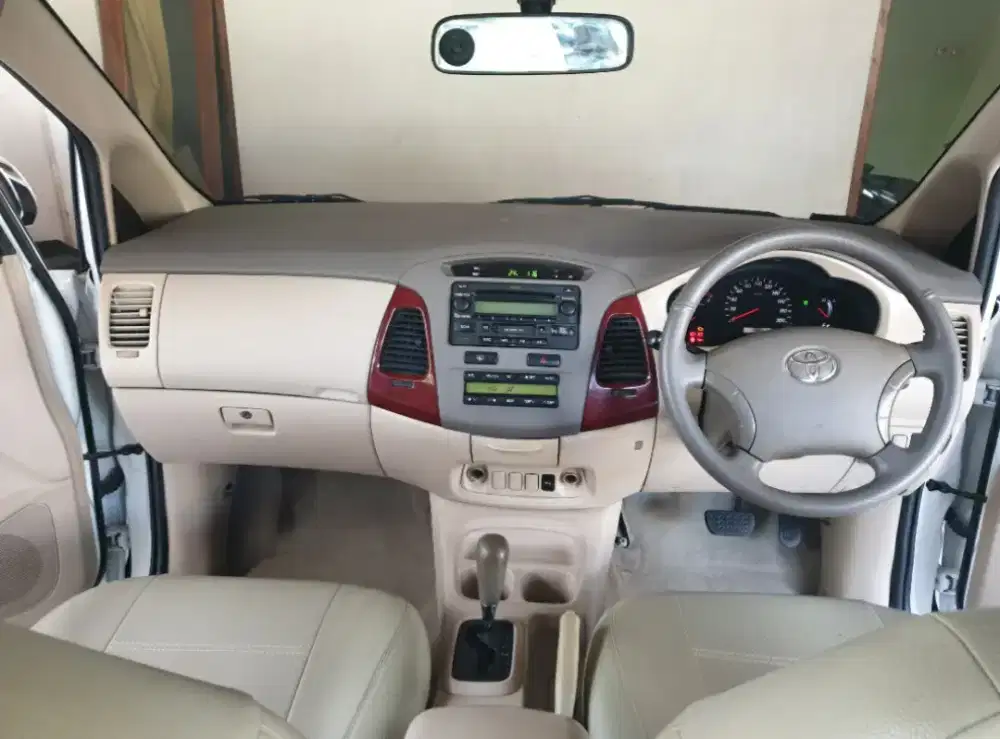 Toyota Innova Diesel V AT 2004 Up Grade model 2015