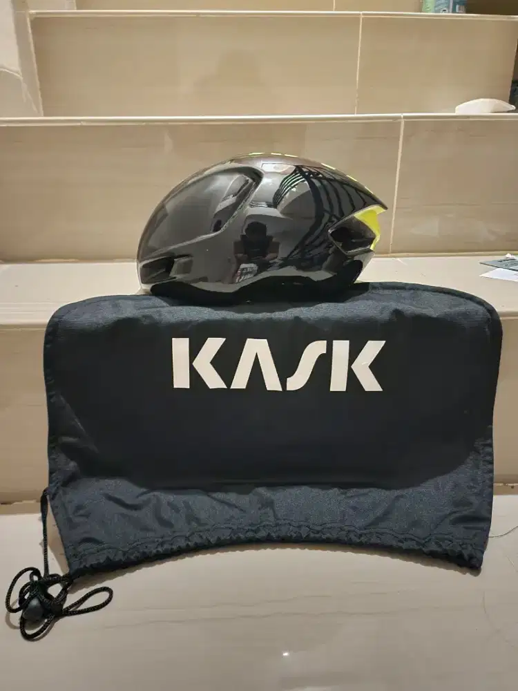 HELM SEPEDA KASK UTOPIA LIKE NEW MULUS