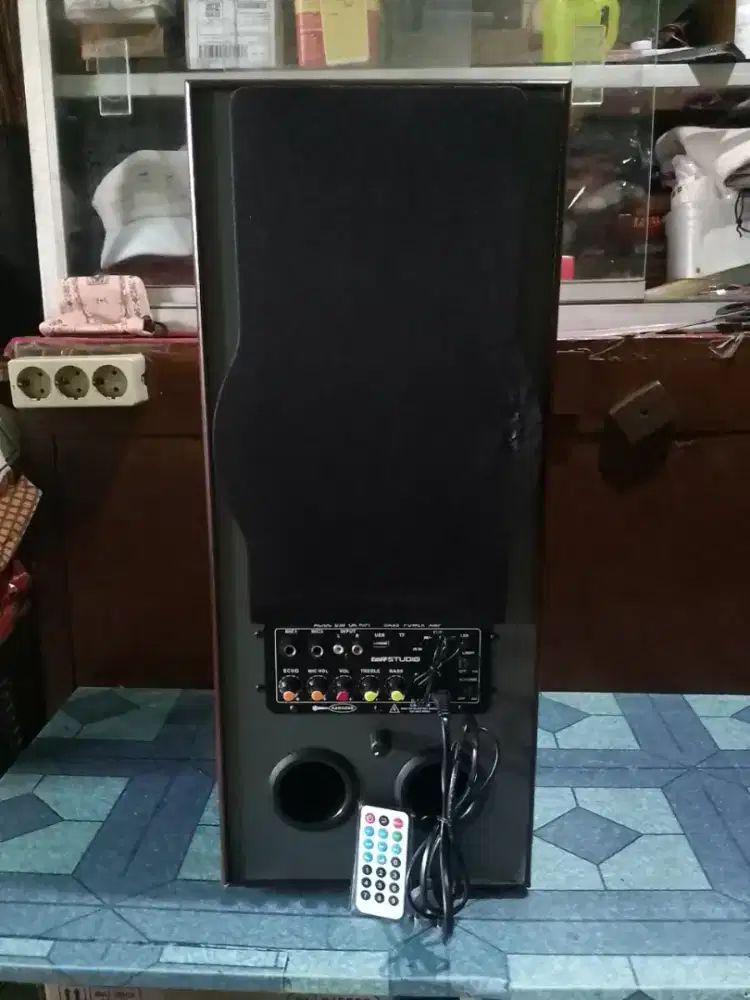Speker aktif model tunggal, blututh karaoke