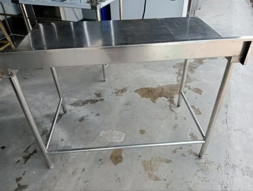 Meja 1 susun backslash