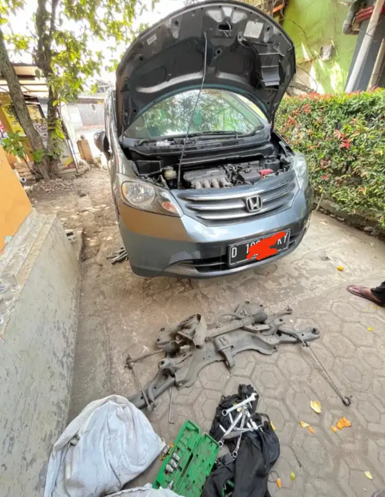 Specialis service kaki kaki&rek setir mobil.