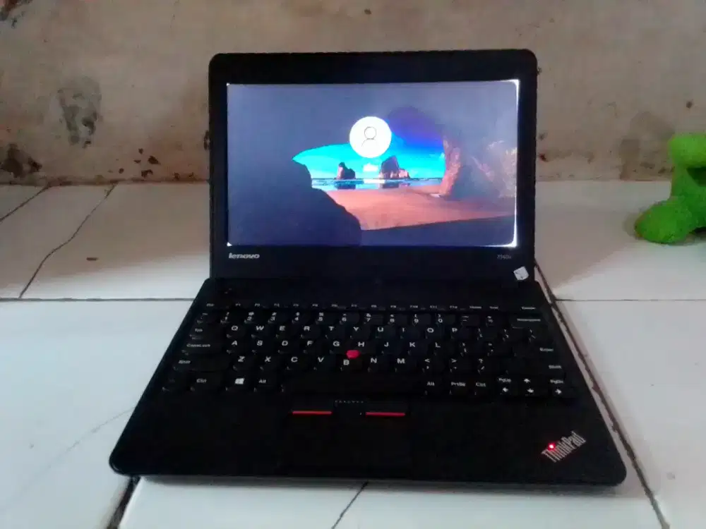 dijual notebook merk Lenovo